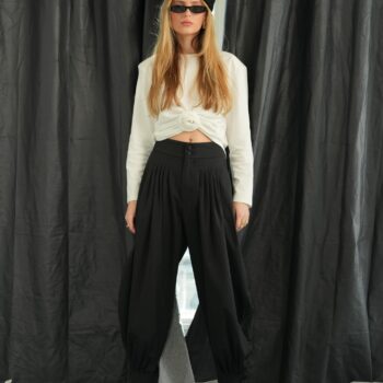 לוק שלא צריך לבחור בו יותר מדי.
הוא כבר עושה את זה בשבילך 🖤